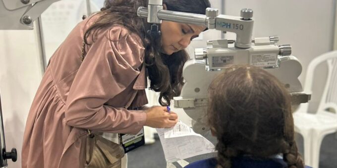 Médica lista estratégias para facilitar atendimento oftalmológico de crianças com autismo