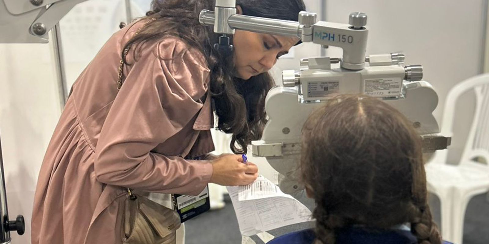 Médica lista estratégias para facilitar atendimento oftalmológico de crianças com autismo