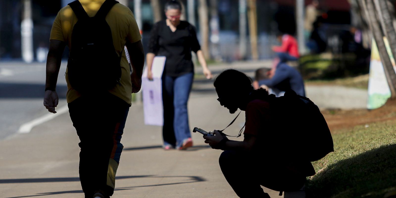 Percentual de jovens que não estudam nem trabalham cai para 22,4% no Brasil