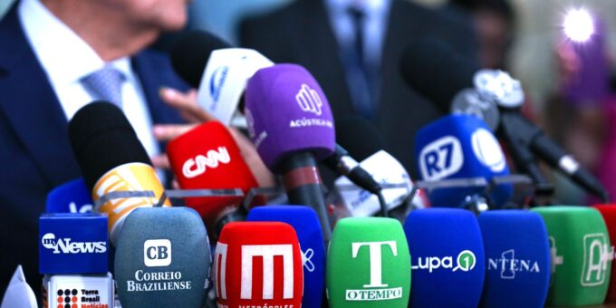 Pesquisa aponta riscos à saúde mental de jornalistas no Brasil