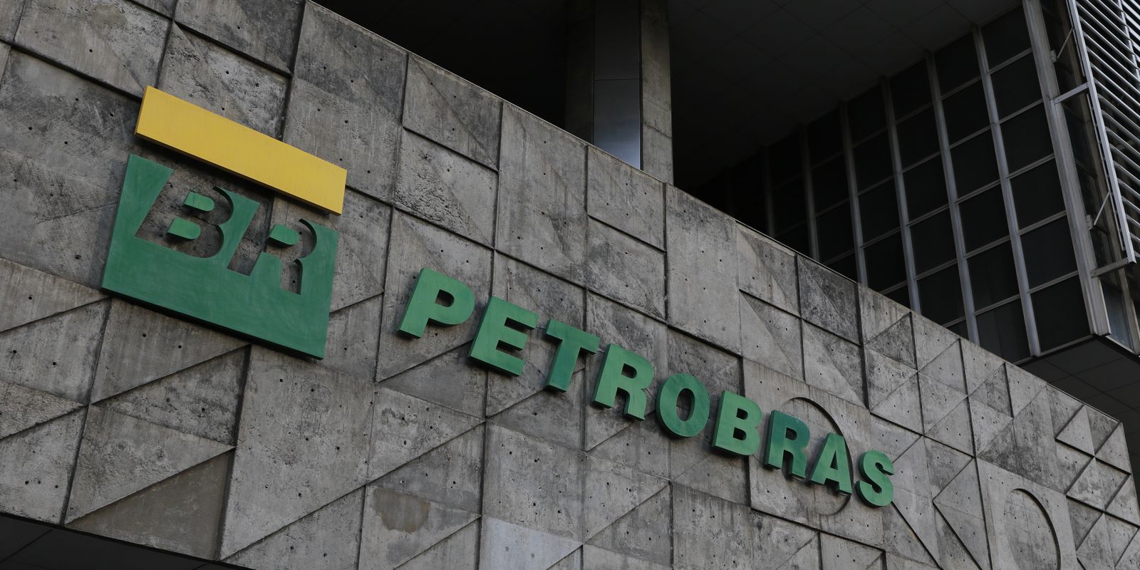 Petrobras assina contrato para explorar oito blocos na Costa do Marfim