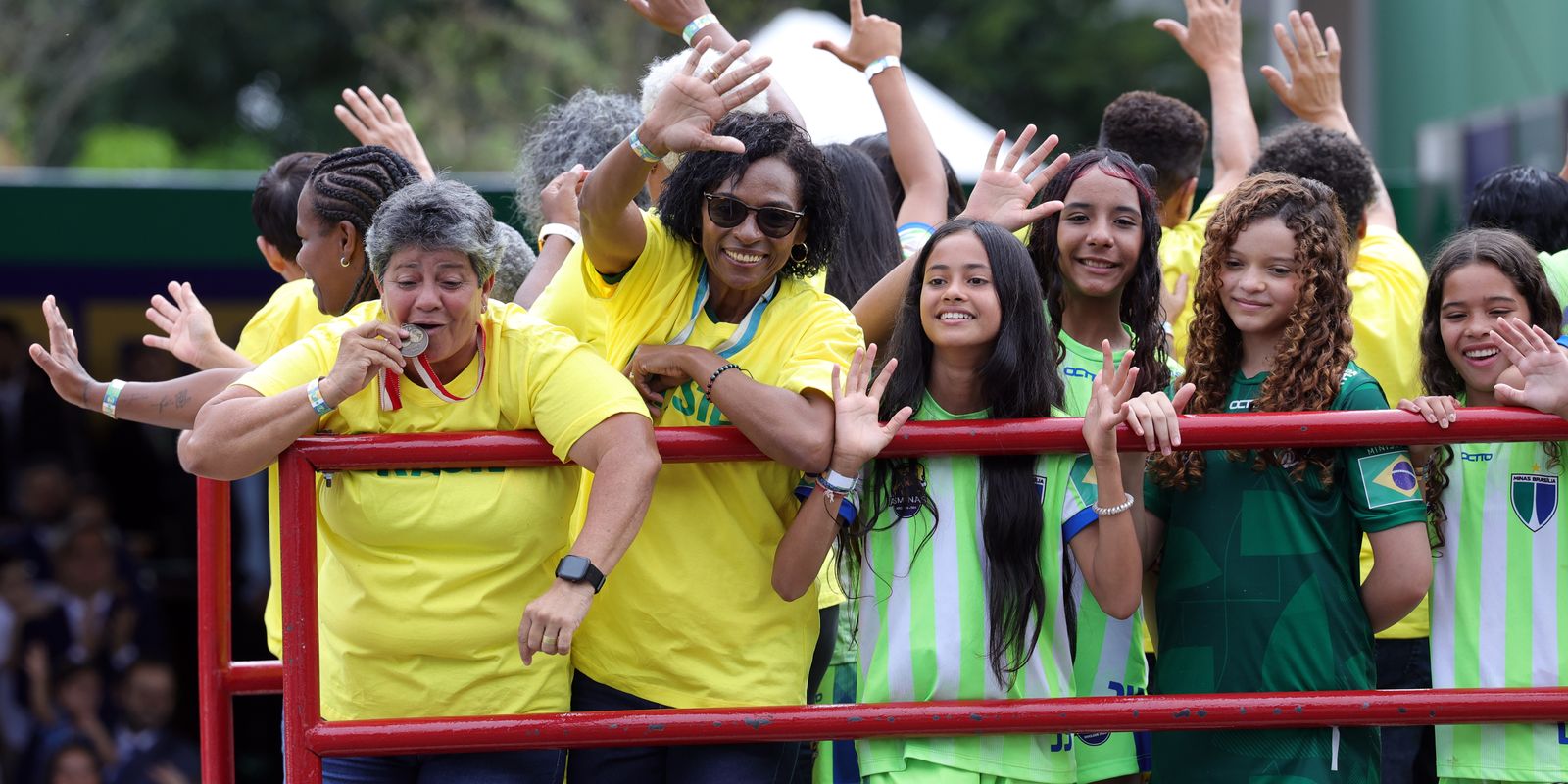 Pioneiras do futebol feminino serão homenageadas no desfile de 7 de Setembro em Brasília