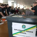 Quase 919 mil brasileiros no exterior poderão votar nas eleições de 2026