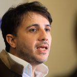 Renan Santos propõe desindexar benefícios e mudar pisos de saúde e educação