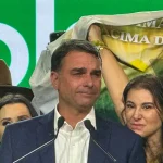 Revista diz que Flávio Bolsonaro viajou em jatinho ligado a Vorcaro em 2025