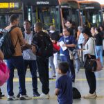 Setor de serviços fica estável em julho e cresce 2,4% em 12 meses
