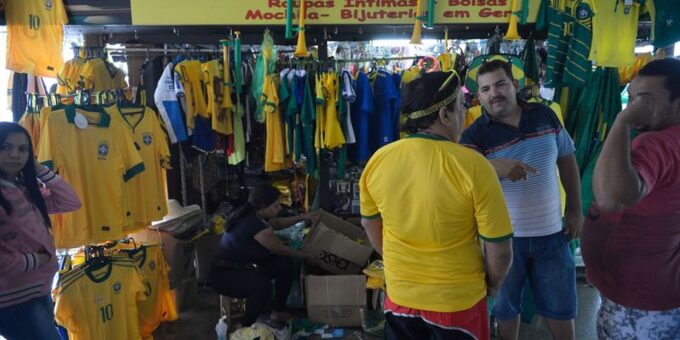 Vendas no varejo recuam 0,8% em julho após alta antes da Copa do Mundo