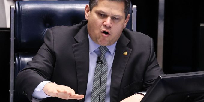 Alcolumbre promulga nesta sexta PEC que encerra escala 6x1