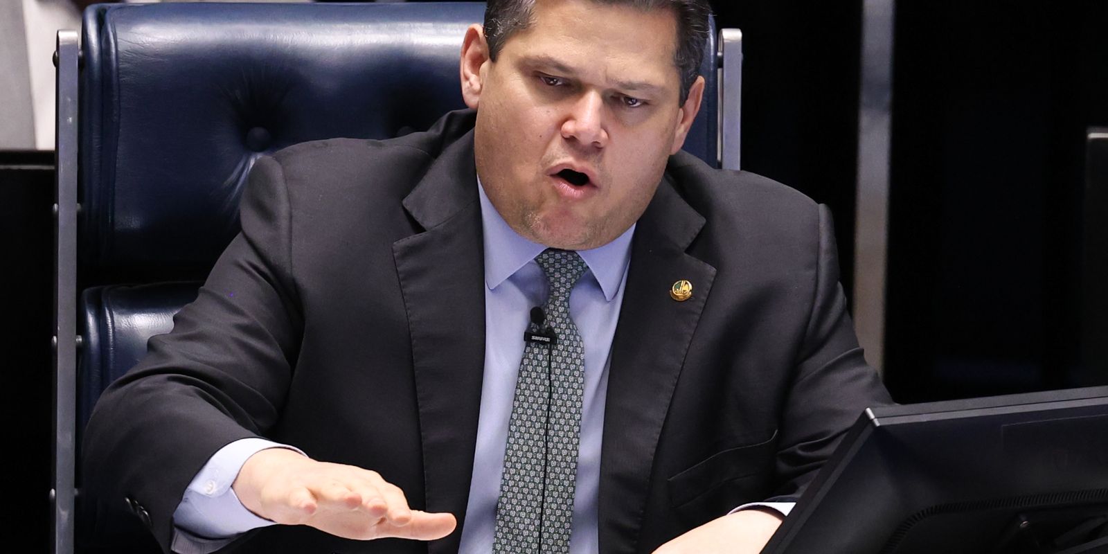 Alcolumbre promulga nesta sexta PEC que encerra escala 6x1