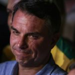 Aliados de Flávio Bolsonaro defendem resultado da eleição após fuga para os EUA