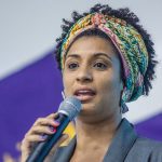 Apoiadores de Flávio Bolsonaro ofendem memória de Marielle em ato no Rio