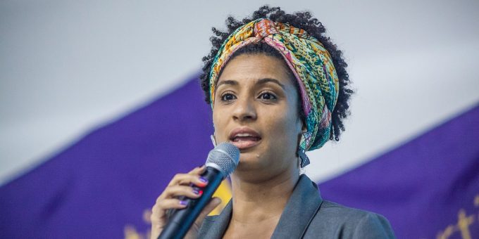 Apoiadores de Flávio Bolsonaro ofendem memória de Marielle em ato no Rio