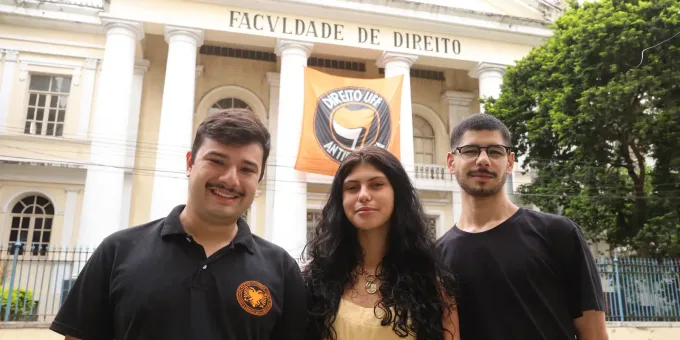 Ato de estudantes da UFF em Niterói inicia mobilização após primeiro turno