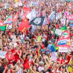 Ato em Copacabana reúne apoiadores de Lula e defesa da democracia