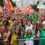 Atos em apoio à democracia e à reeleição de Lula reúnem milhares no Rio e em Brasília