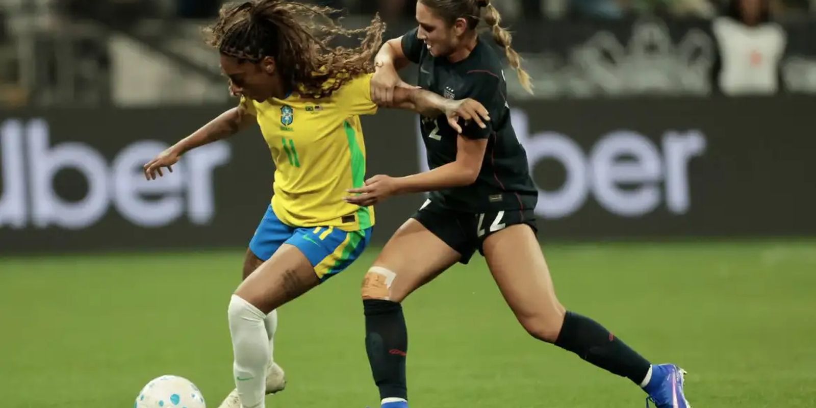 Caminhos da Reportagem aborda desafios e avanços do futebol feminino