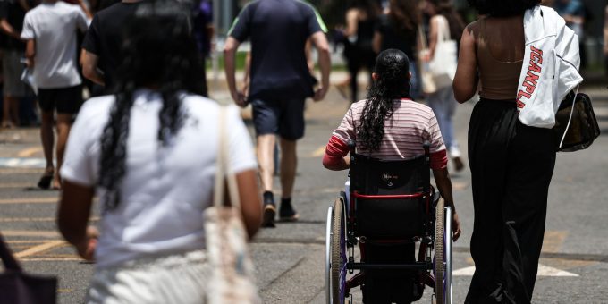 Candidatos do Enem 2026 devem escolher inglês ou espanhol até domingo (18)
