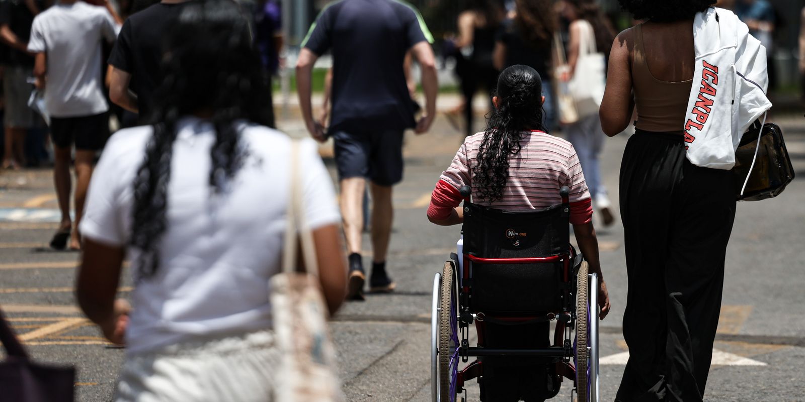 Candidatos do Enem 2026 devem escolher inglês ou espanhol até domingo (18)