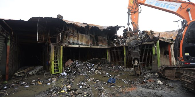 Ceagesp prepara estrutura provisória para comerciantes afetados por incêndio