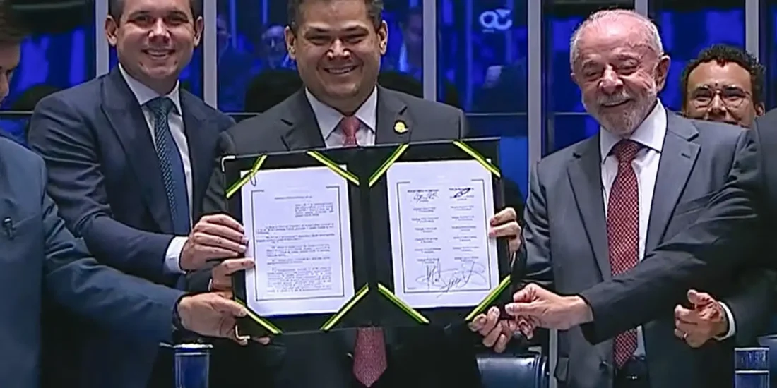 Congresso promulga emenda que encerra escala 6x1 e prevê 5x2 em 60 dias