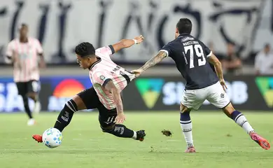Coritiba vence o Vitória por 2 a 0 e encerra jejum de sete jogos no Brasileirão