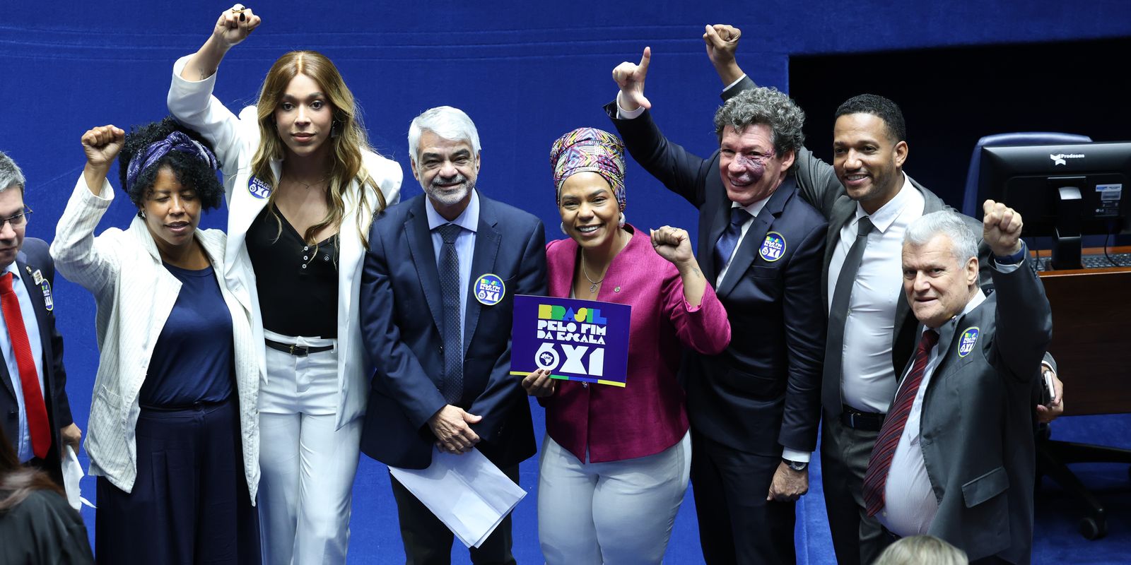 CUT comemora fim da escala 6x1; CNI pede revisão da PEC aprovada