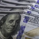 Dólar sobe 0,76% e fecha a R$ 5,387; Ibovespa cai pelo quarto dia seguido