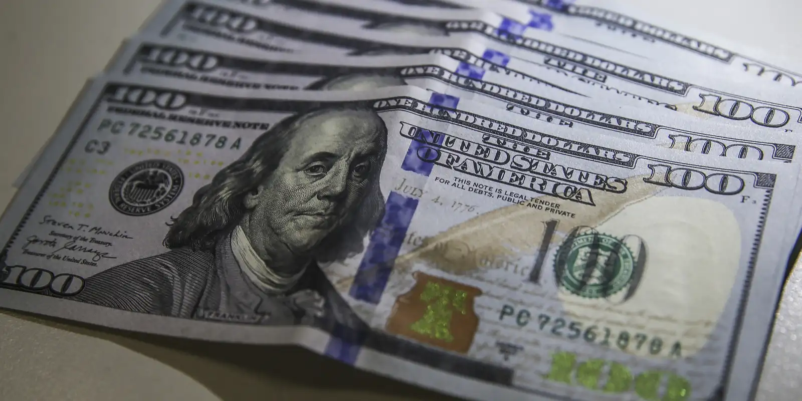 Dólar volta a superar R$ 5 e Bolsa recua após rali pós-eleitoral
