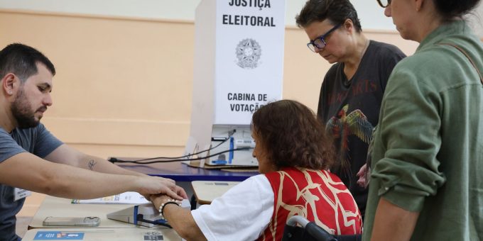 Eleitores com 70 anos ou mais aumentam presença nas urnas em 2026