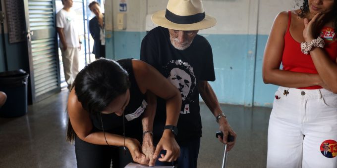 Eleitores de diferentes gerações votam no Distrito Federal nas eleições de 2026