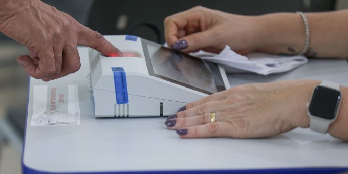 Eleitores de seis municípios aprovam transferência de distritos em plebiscitos