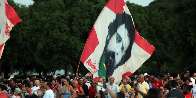 Eleitores idosos se emocionam em festa de aniversário de Lula em Brasília