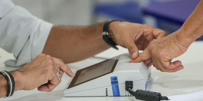 Eleitores vão às urnas neste domingo para escolher presidente