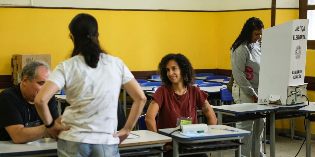 Eleitores votam primeiro para governador e depois para presidente em seis unidades da Federação