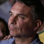 Em sabatina, Flávio Bolsonaro defende fim da reeleição e faz afirmações contestadas por dados