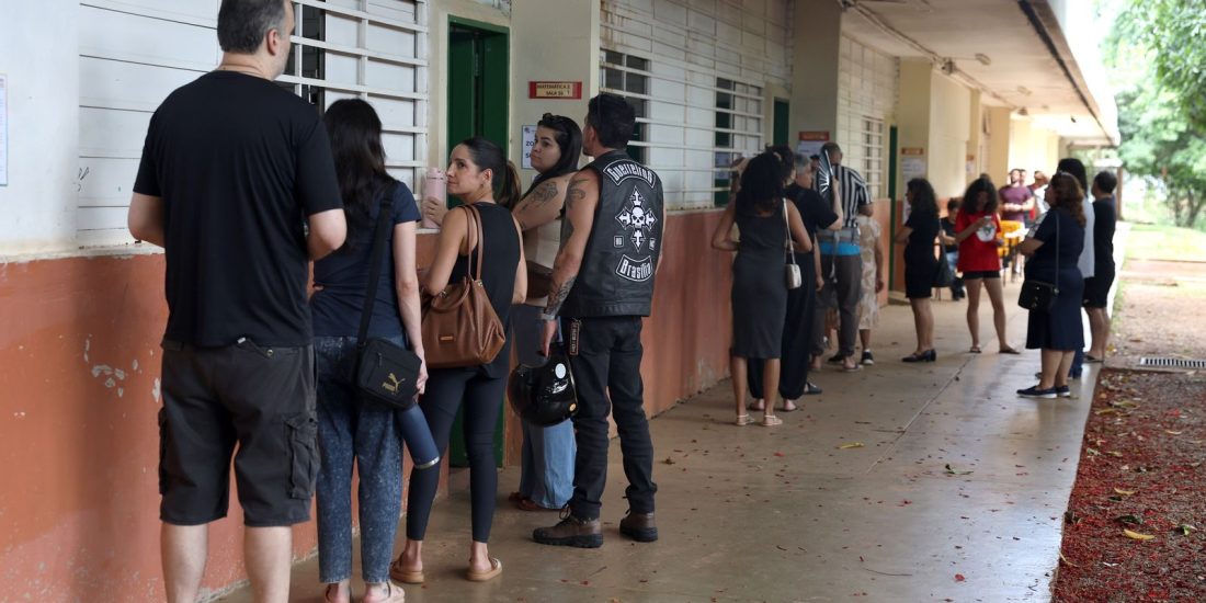 Estudantes relatam agressões políticas em escolas após eleição presidencial