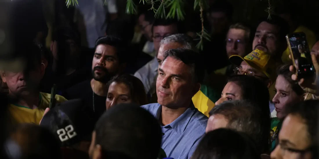 Flávio Bolsonaro condiciona liberação de sigilos a dados de Lula