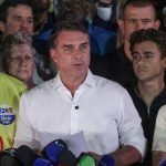 Flávio Bolsonaro contesta resultado e anuncia pedido de anulação da eleição
