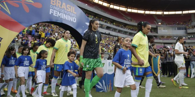 Flávio Bolsonaro e Lula apresentam propostas diferentes para o esporte