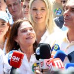 Flávio Bolsonaro promete manter Bolsa Família e Farmácia Popular