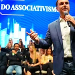 Flávio Bolsonaro visita pai em prisão domiciliar e recebe apoio do MDB em São Paulo