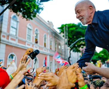 Flávio faz campanha em São Paulo e Fortaleza; Lula cumpre agenda em Belo Horizonte