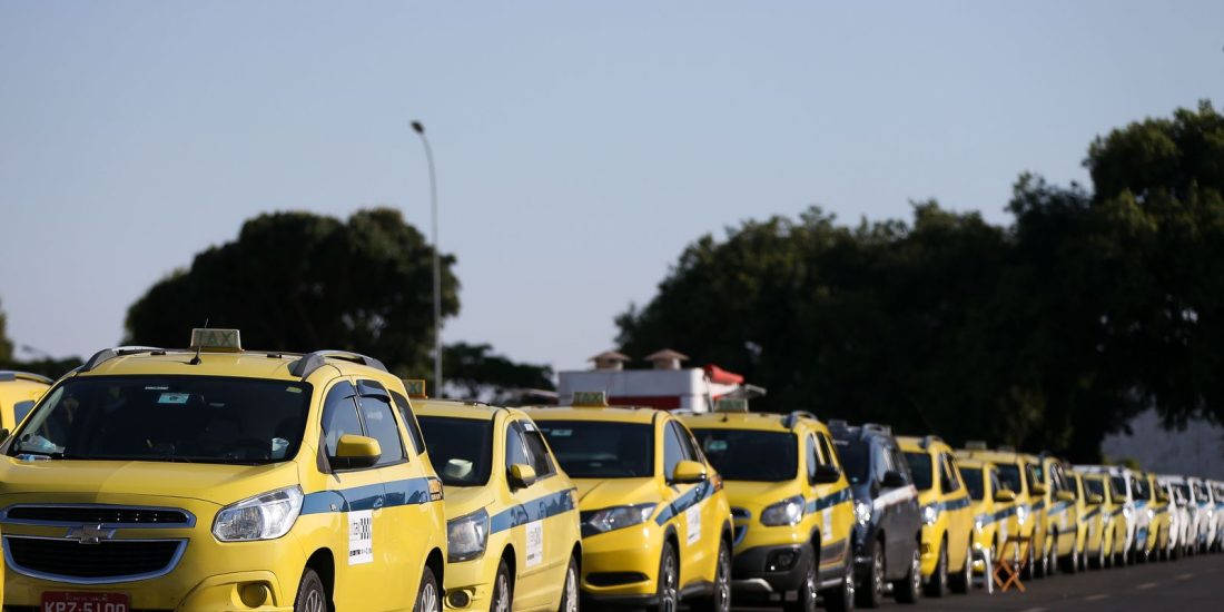 Governo autoriza até R$ 30 bilhões em crédito para motoristas de aplicativos e taxistas