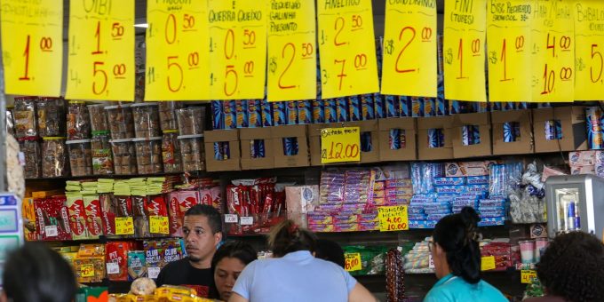 Governo estuda crédito para empresas afetadas pelo fim da escala 6x1