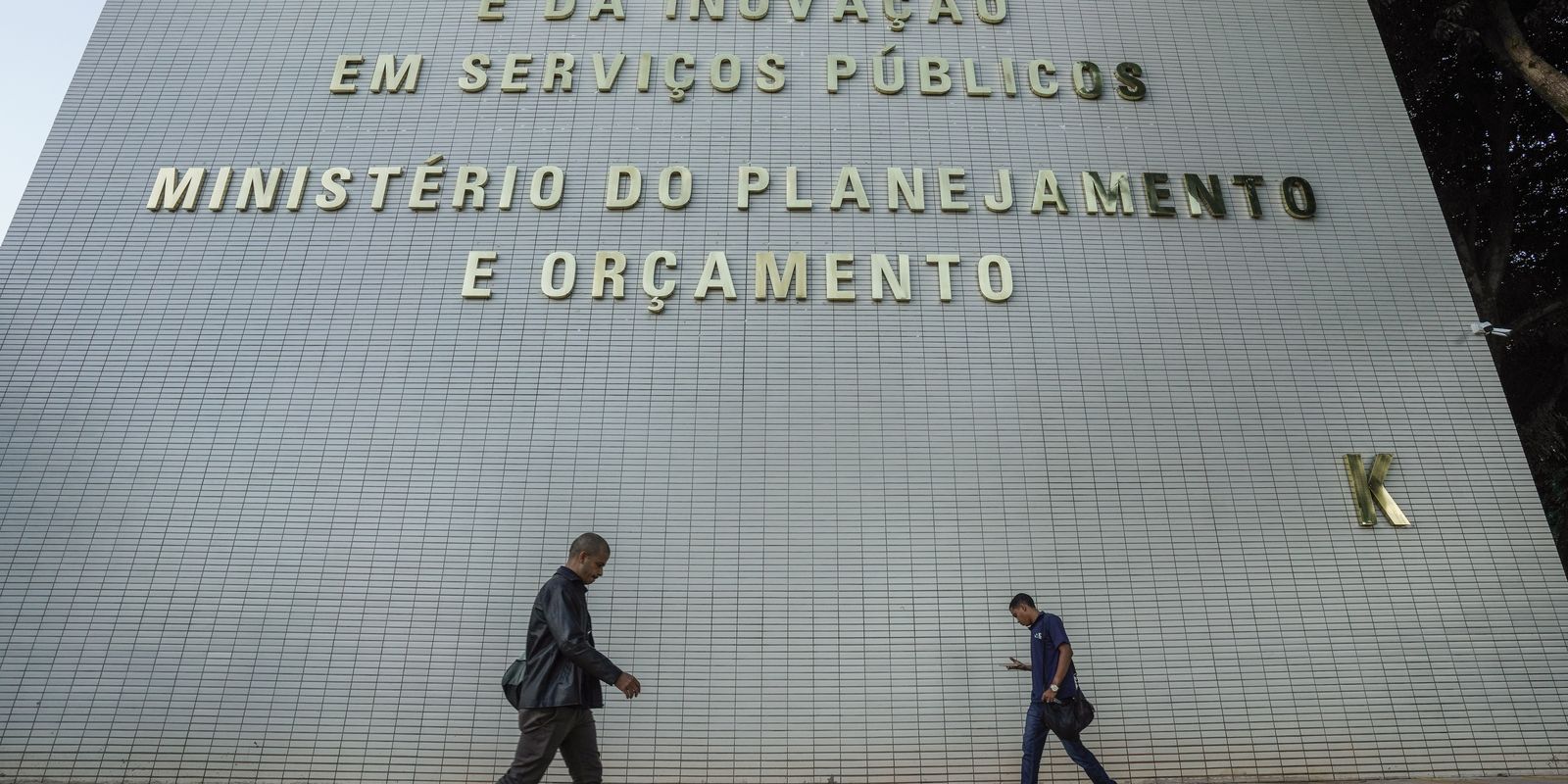 Governo planeja remanejar R$ 20 bilhões no Orçamento de 2027