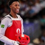 Henrique Marques conquista ouro no Grand Prix de taekwondo em Paris