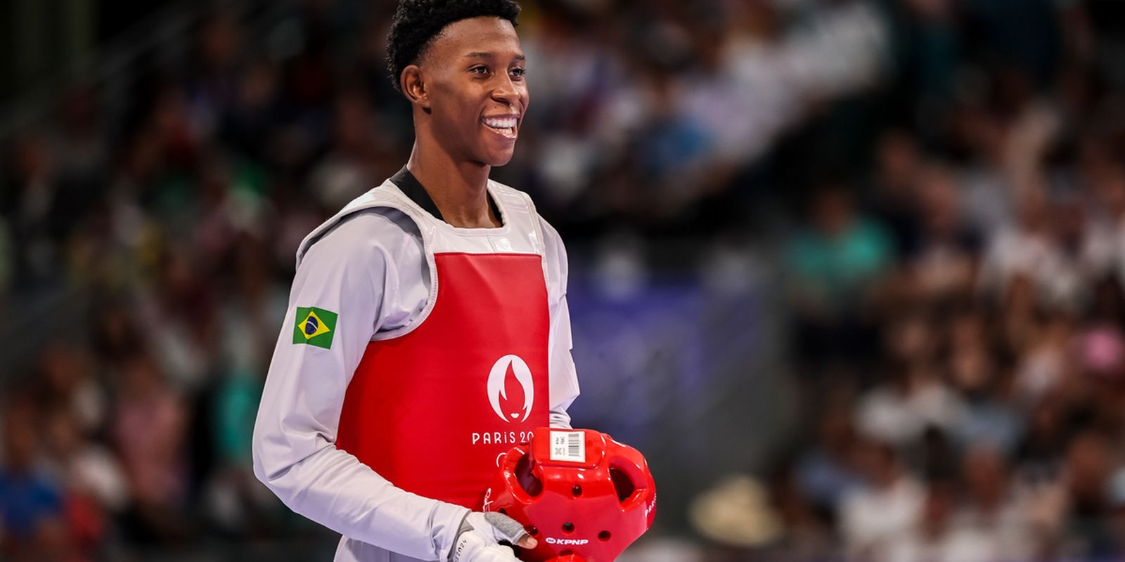 Henrique Marques conquista ouro no Grand Prix de taekwondo em Paris
