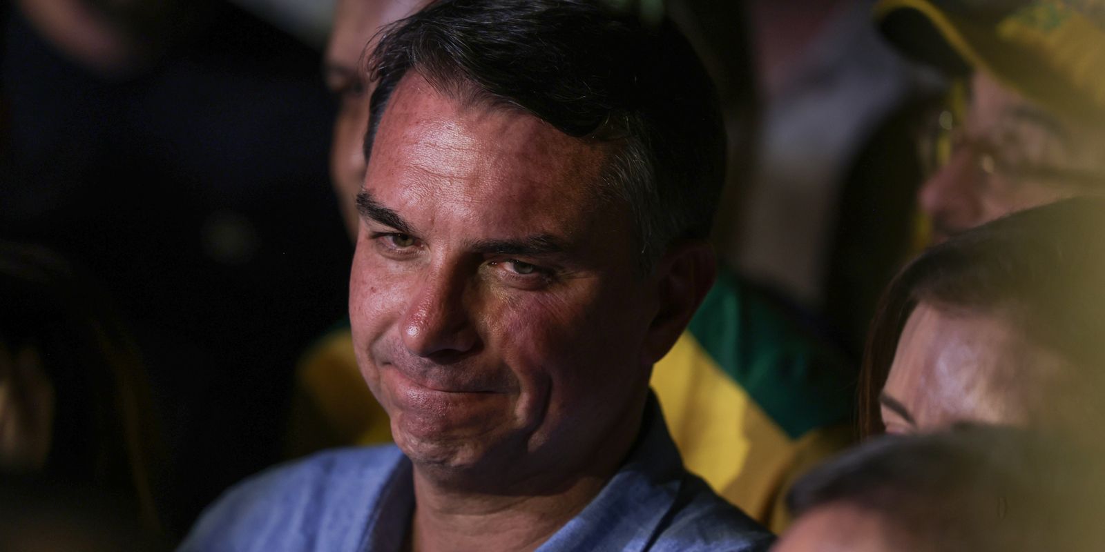 Imprensa internacional repercute suposta saída de Flávio Bolsonaro do Brasil