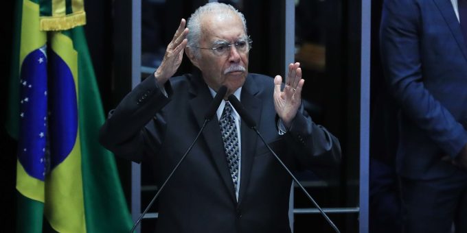 José Sarney é internado em UTI após cirurgia abdominal em São Luiz