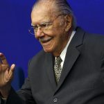 José Sarney recebe alta após nove dias internado em São Luís